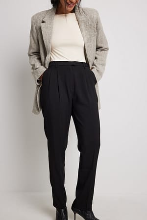 Black Recycelte Cropped-Anzughose mit hoher Taille