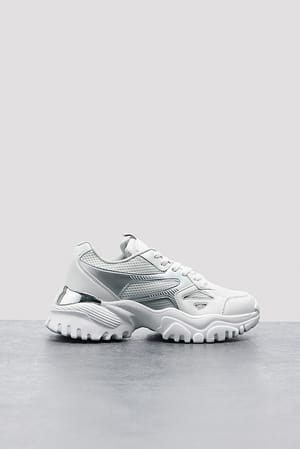 Sneakers met reflecterende details