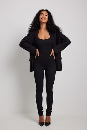 Black Jumpsuit mit Rippdetail
