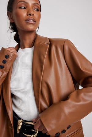 White Gerippter Pullover