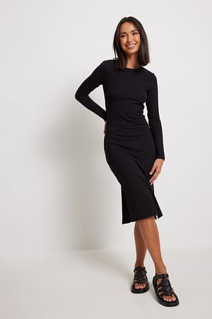 Black Geripptes Kleid mit Schlitz