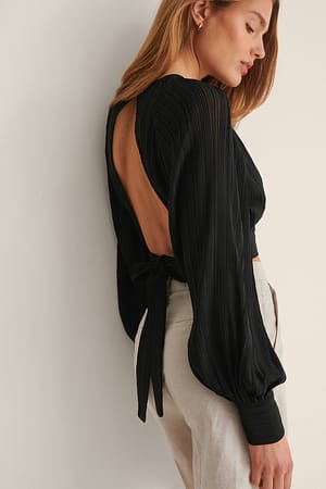 Black Pliseret Bluse Med Åben Ryg