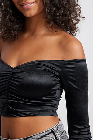 Black Langærmet top i skinnende look med flæser