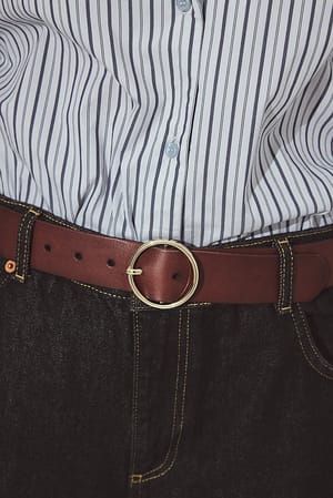 Brown Belte i skinn med rund spenne