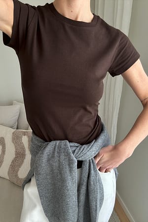 Brown T-Shirt mit Rundhalsausschnitt