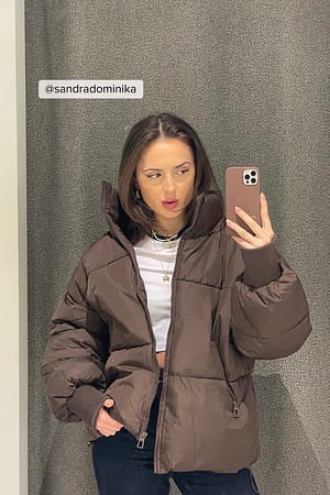 Recycelte gefütterte Midi-Jacke mit Kordelzug