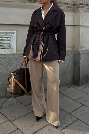 Beige Dressbukse med gullknapper