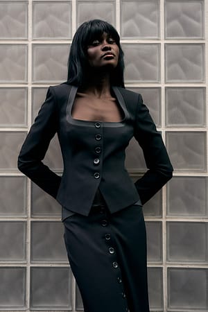 Black taillierter Blazer mit Rundhalsausschnitt