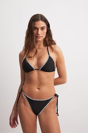 Black/White Bikinihöschen mit Saumdetail