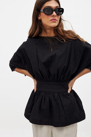 Black Blouse en crêpe gaufrée à manches courtes