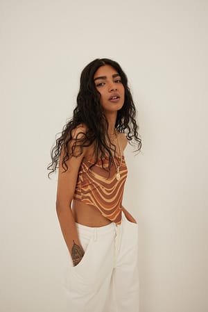 Orange Print Top bandeau con chal