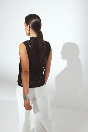 Image 2 of 6