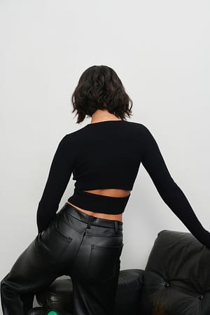Black Haut en tricot à découpes dans le dos