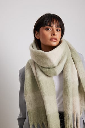 Beige/Green Bufanda de cuadros suave trenzada con flecos reciclada