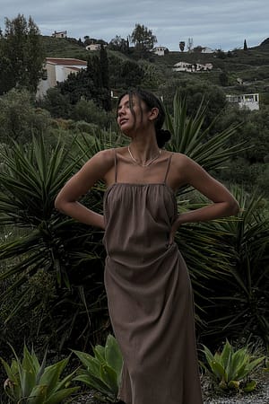 Taupe Fließendes Midikleid aus weicher Baumwolle