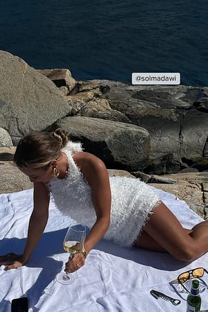 White Minikjole med halterneck
