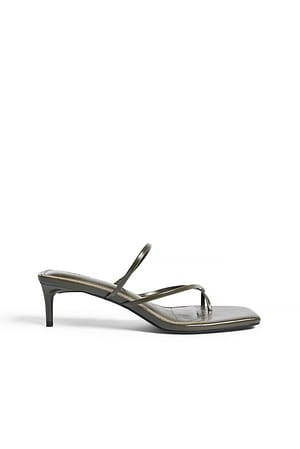 Khaki Pumps mit eckiger Kappe