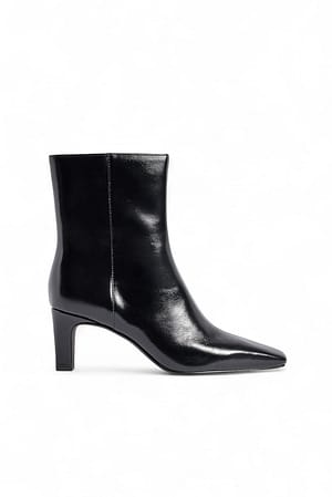 Black Leder-Stiefeletten mit eckiger Spitze