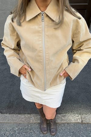 Beige Jacke aus Kunst-Wildleder mit Reißverschluss