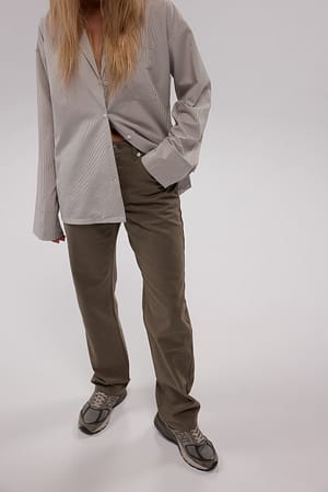 Dark Beige Rette jeans med løs passform