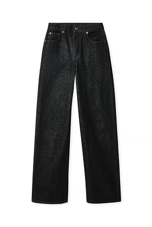 Black Raka jeans med medelhög midja