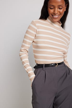Beige/White Jersey acanalado de cuello alto y manga larga a rayas