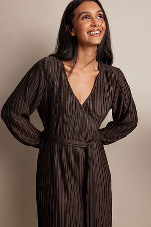 Brown Strukturiertes Midikleid mit Überlappung
