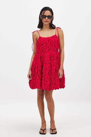 Raspberry strukturiertes, fließendes Minikleid