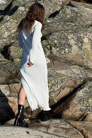 White Midikjole med struktur