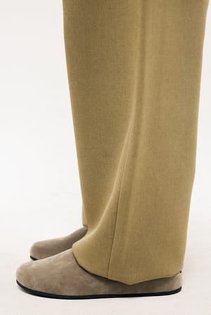 Taupe Slip-on i ruskind