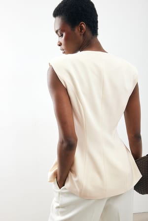 Image 2 of 7
