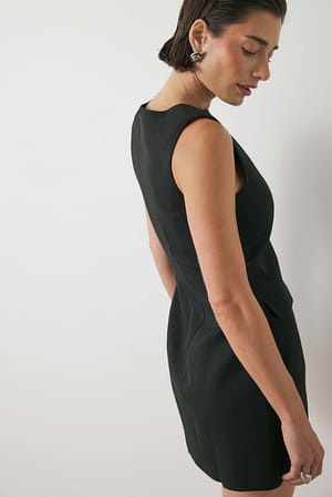 Image 2 of 6