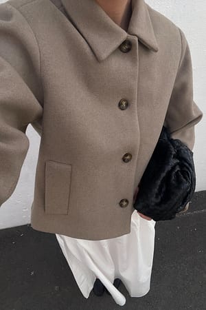 Taupe Manteau court à épaules marquées
