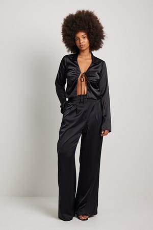 Black Langärmlige Satin-Bluse mit Schnürung vorne