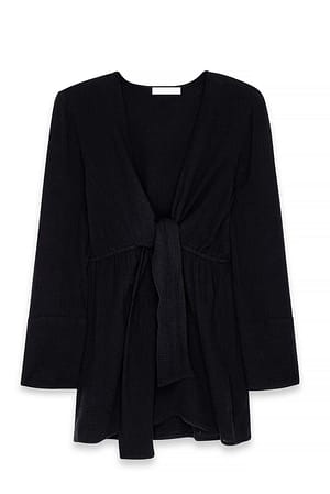 Black Hemdblusenkleid mit verdrehter Front