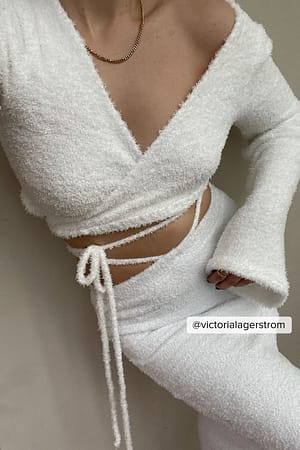Offwhite Gestrickter Midirock mit Riemchendetail
