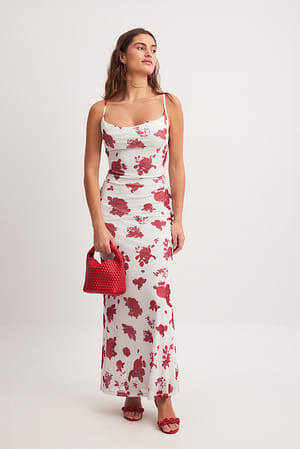 Red Roses Everywhere Maxikleid aus Mesh mit Wasserfallausschnitt