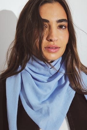 Light Blue Foulard triangle en maille de laine