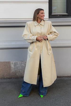Beige Lång trenchcoat med rynkdetaljer