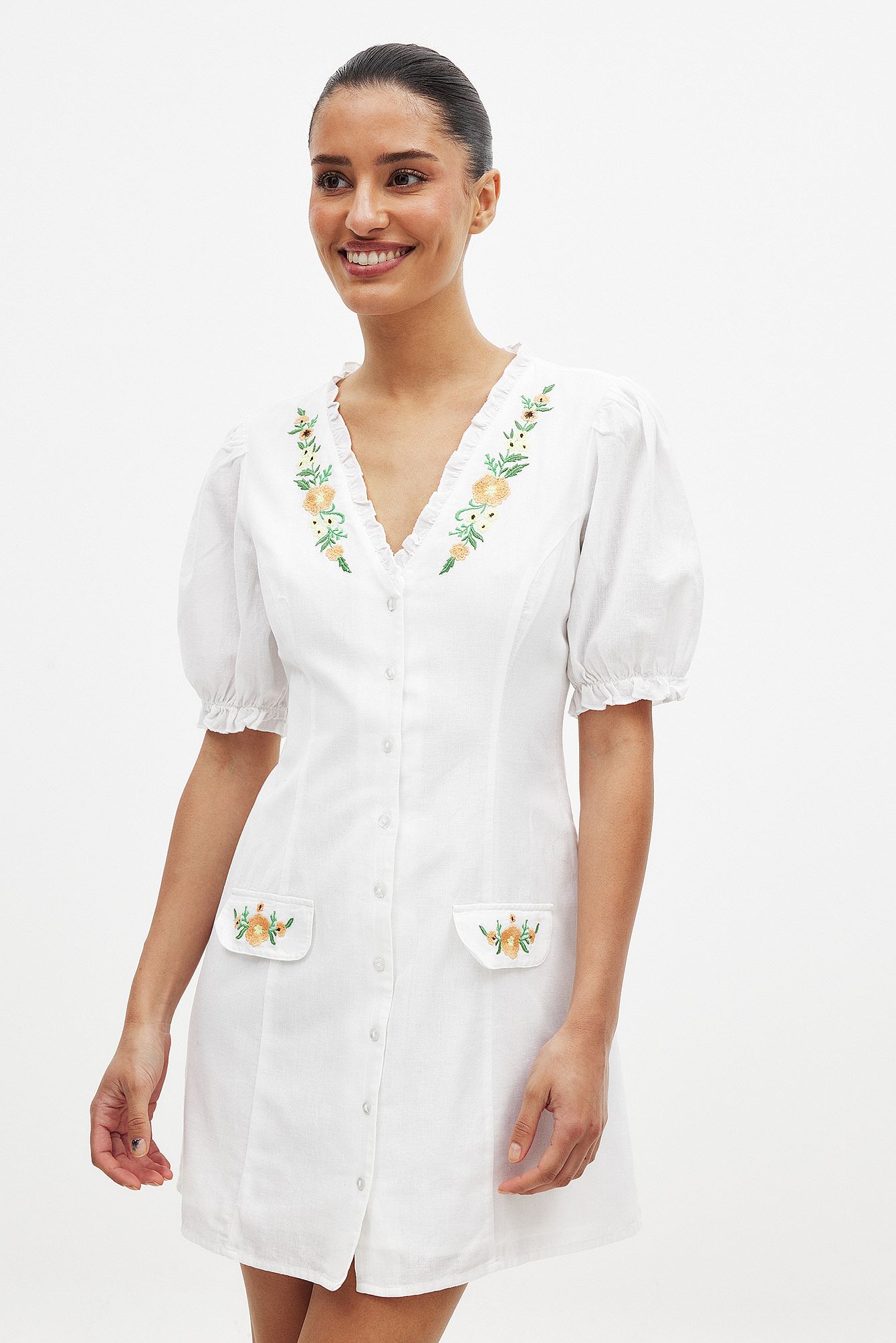 White Robe courte boutonnée à broderie