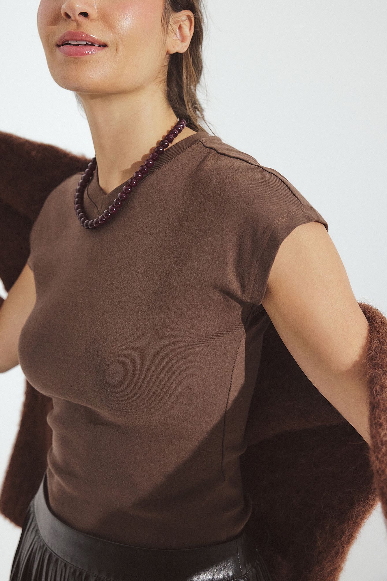 Brown T-shirt med V-udskæring