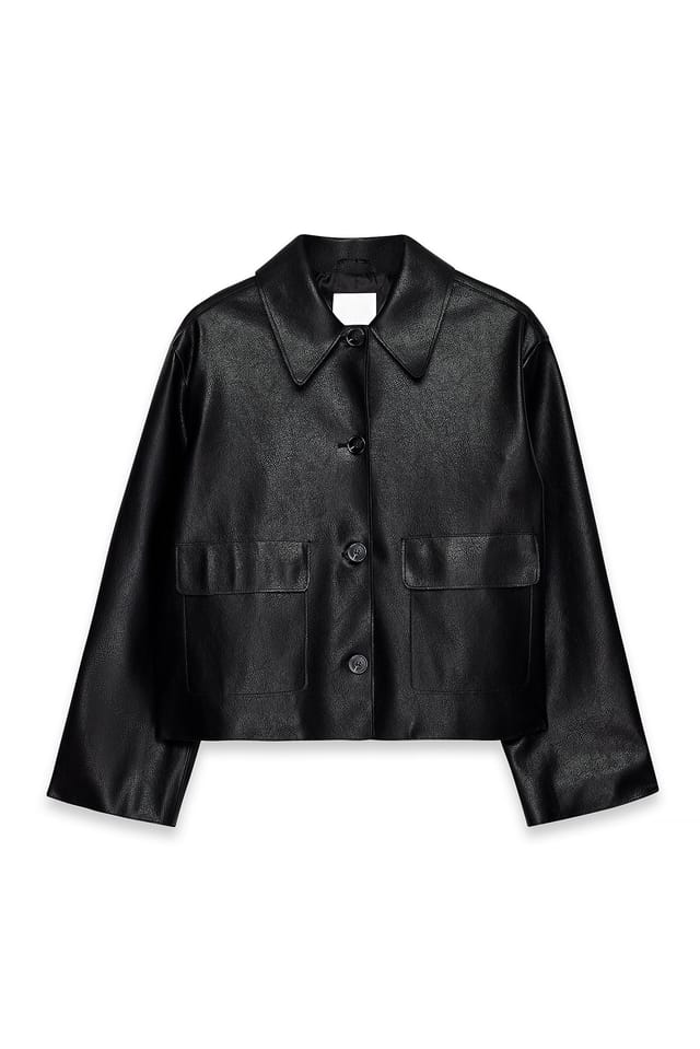 Black kurze Kunstlederjacke mit Knopfdetail