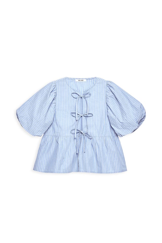 Blue Stripe Bomuldsbluse med pufærmer og binding foran