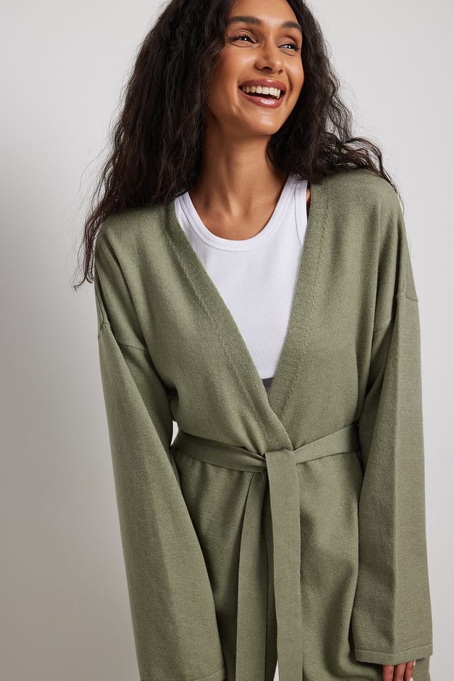 Dusty Green Strick-Cardigan in Wickeloptik