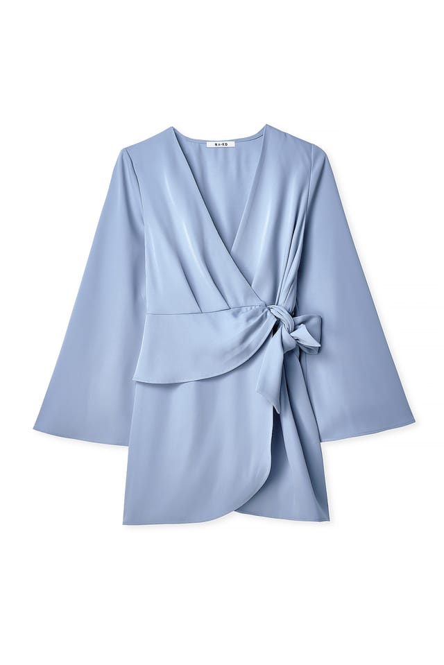 Dusty Blue Minikleid mit überlappendem Wickelausschnitt