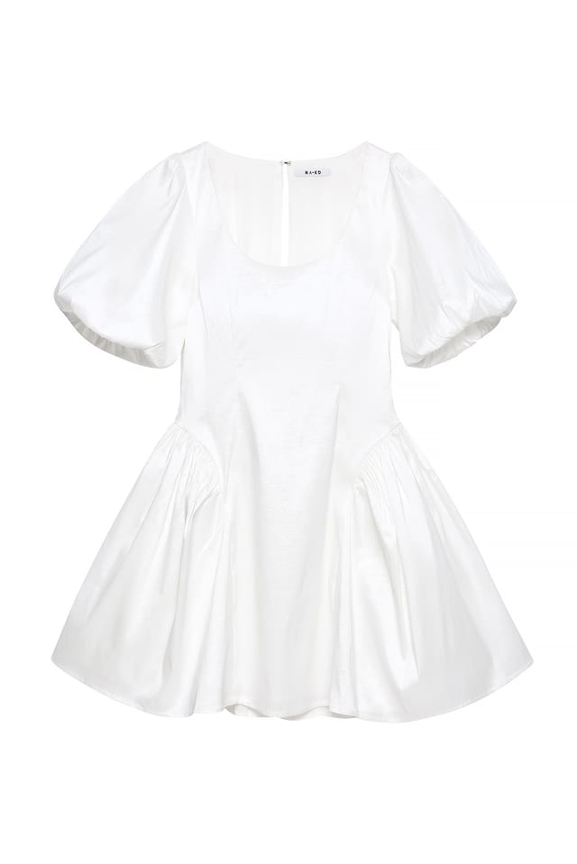 White Minikleid mit Puffärmeln und Rüschendetail