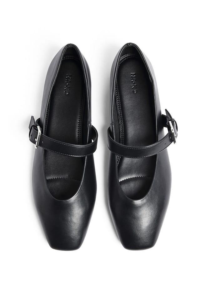 Black Ballerinas mit Riemchendetail