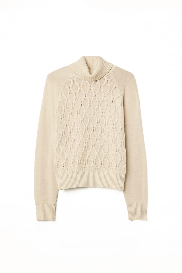 Beige Strickpullover mit Rollkragen und Zopfmuster