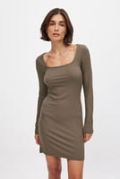 Go to image 1 of 4