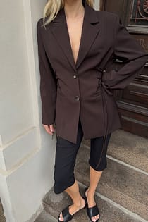 Blazer med snøredetalje